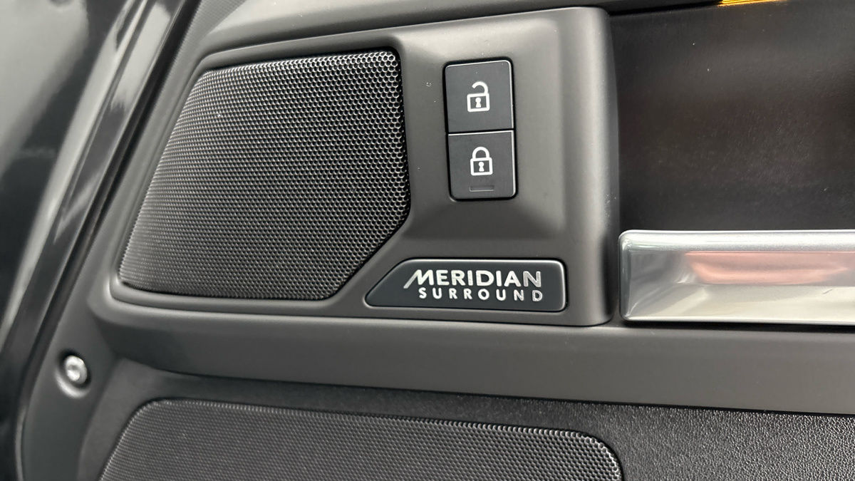 Land Rover Defender 110 Urban Image 26