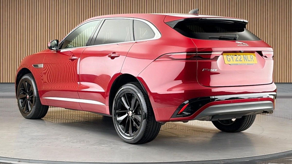 Jaguar F-PACE Image 2