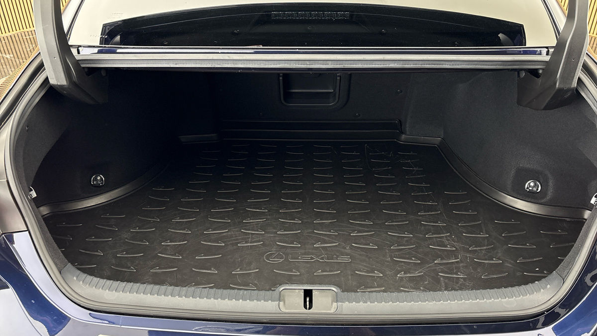 Lexus ES Image 11