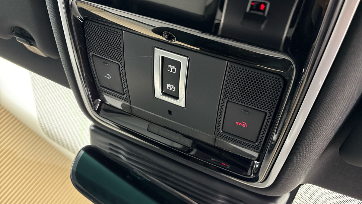 Land Rover Range Rover Velar Image 28