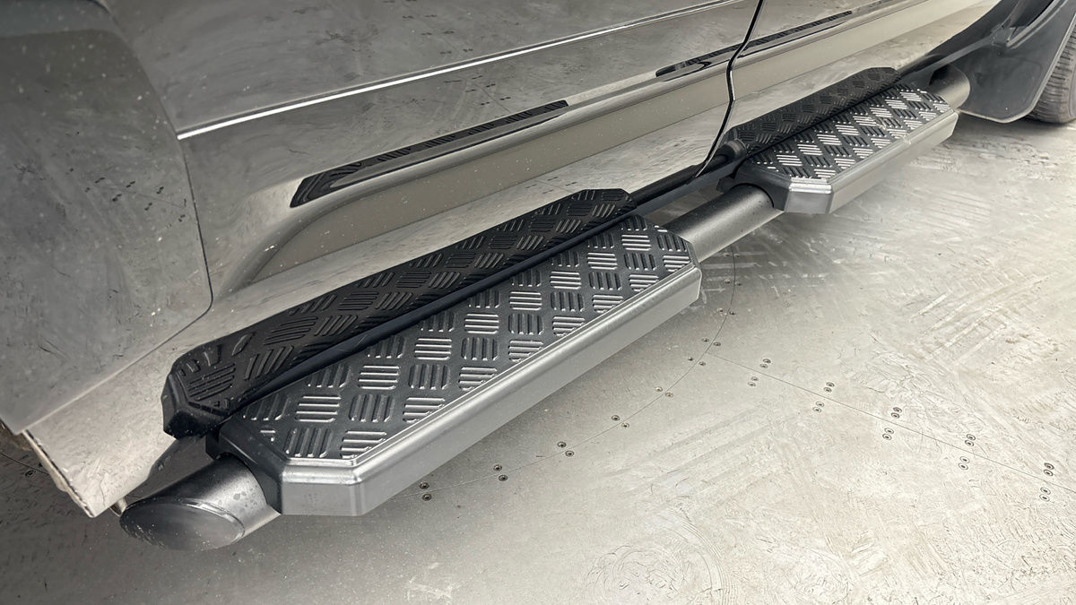 Land Rover Defender 110 Urban Image 25