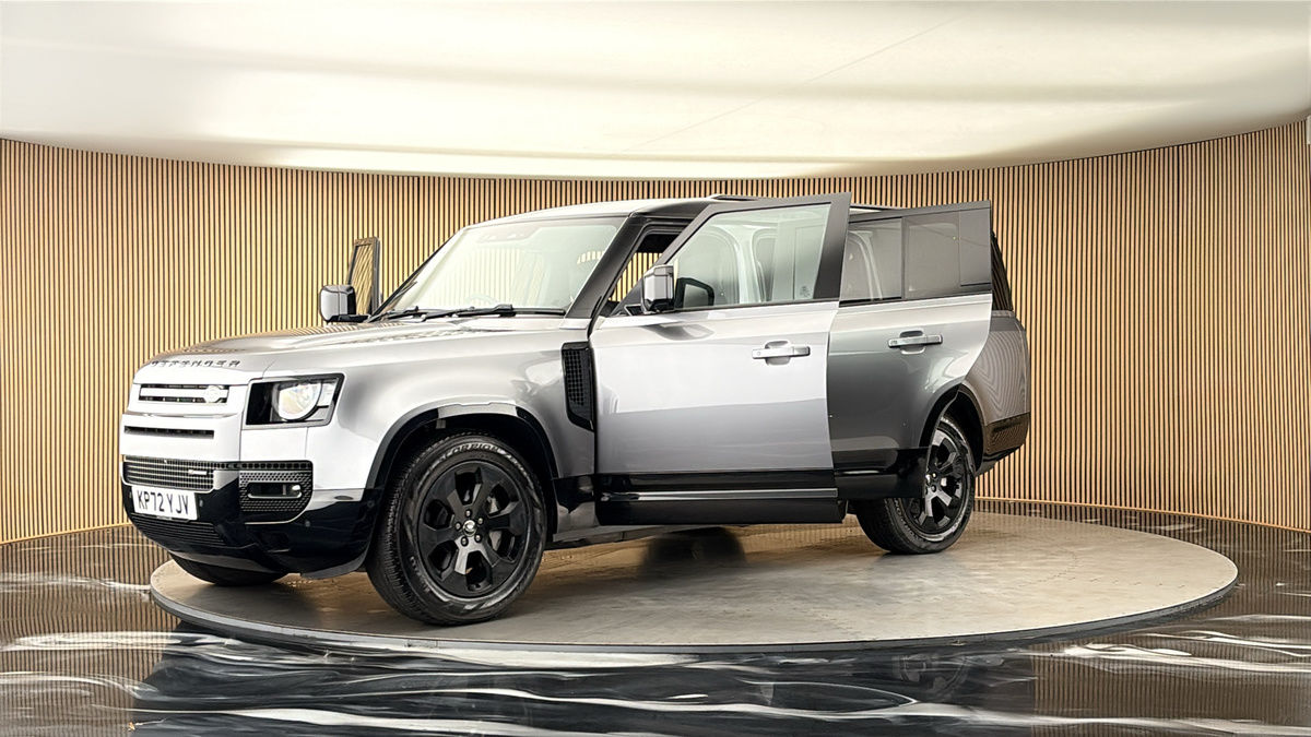 Land Rover Defender 130 Image 22