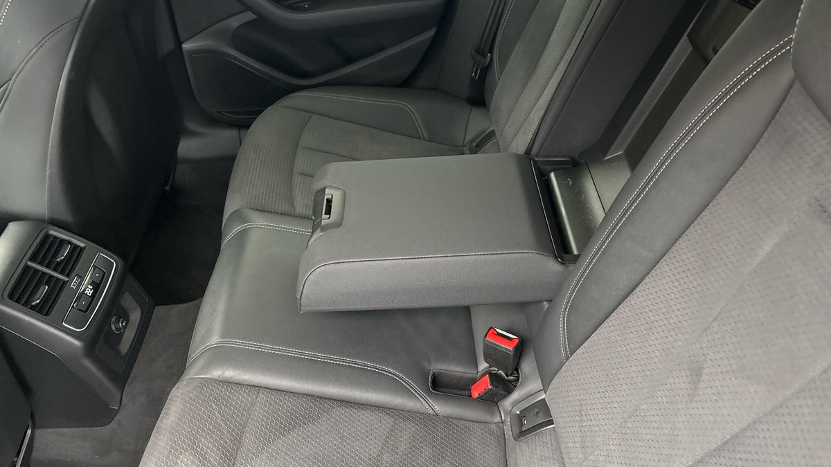 Audi A4 Avant Image 9