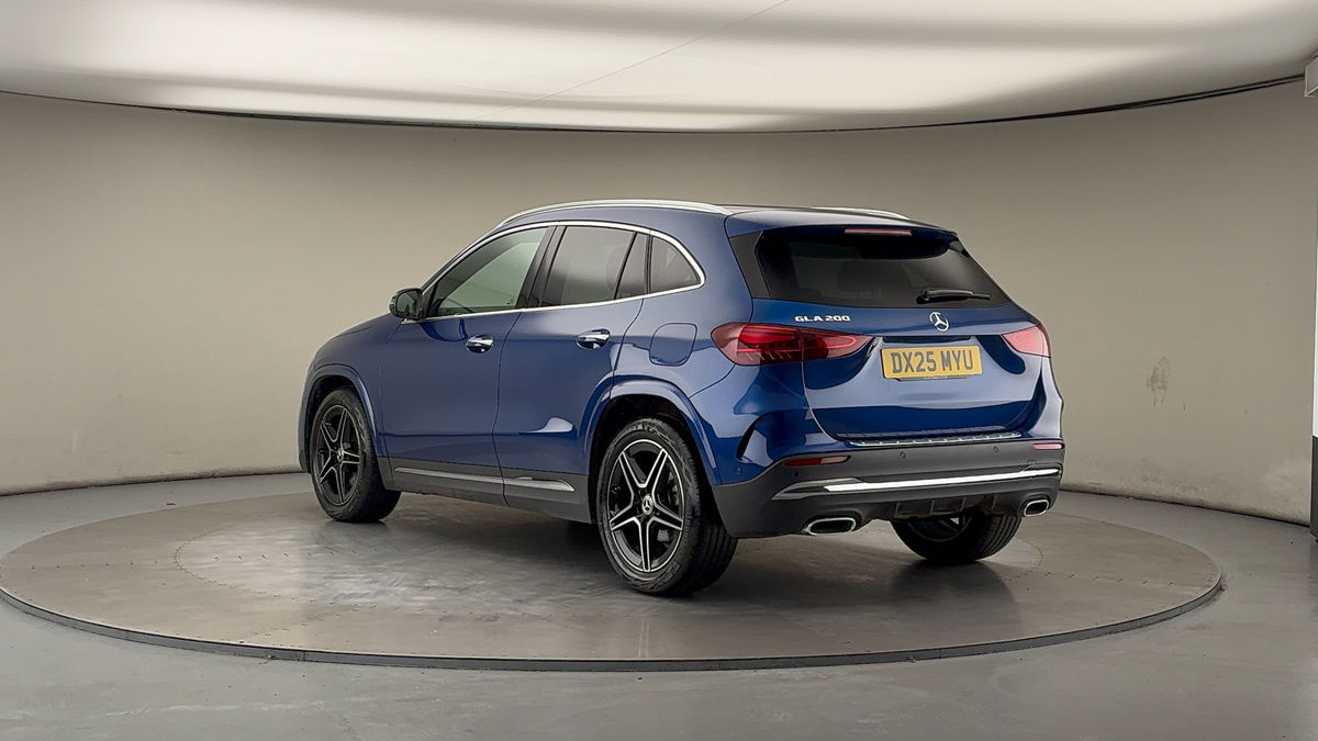 Mercedes-Benz GLA Image 2