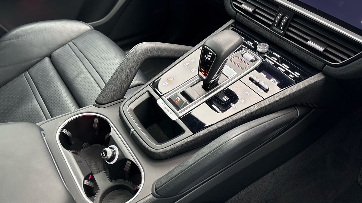 Porsche Cayenne Image 18