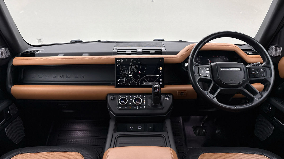 Land Rover Defender 130 Image 12
