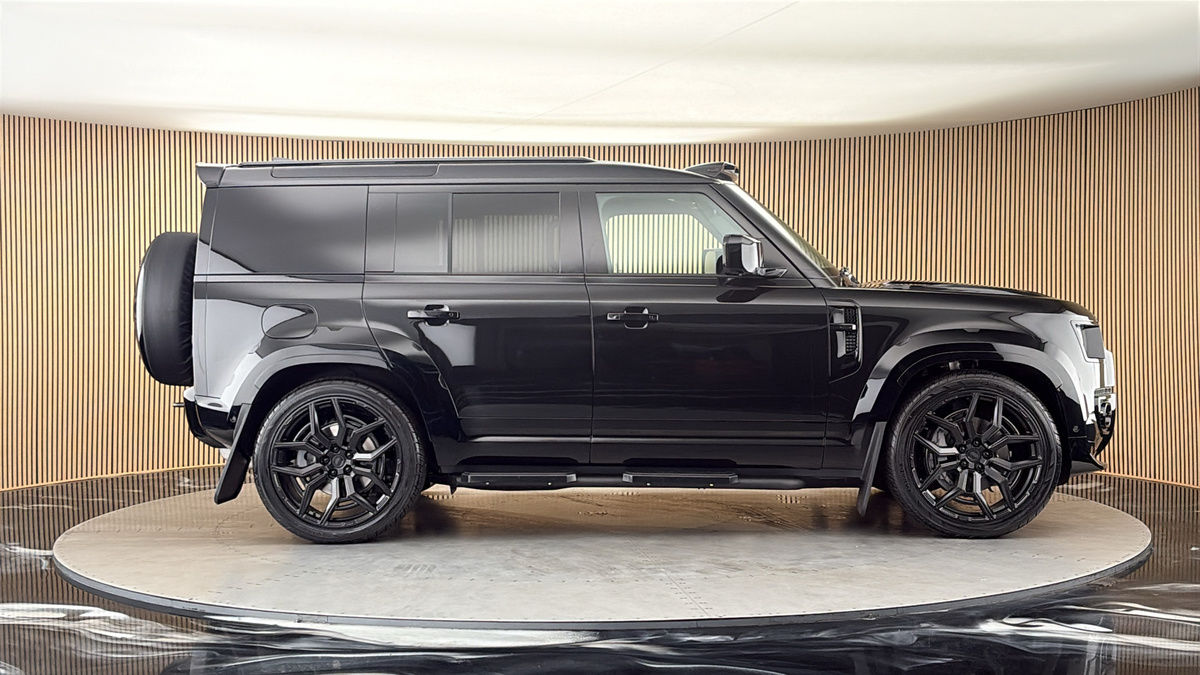 Land Rover Defender 110 Urban Image 16