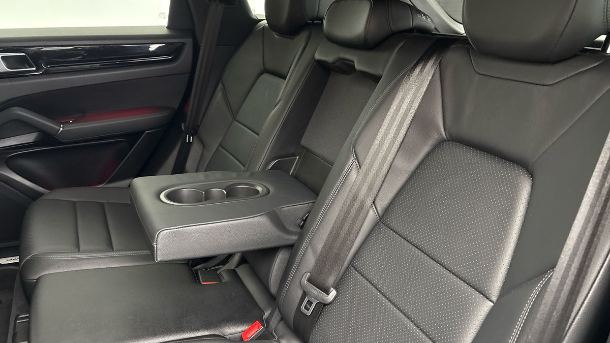 Porsche Cayenne Image 9