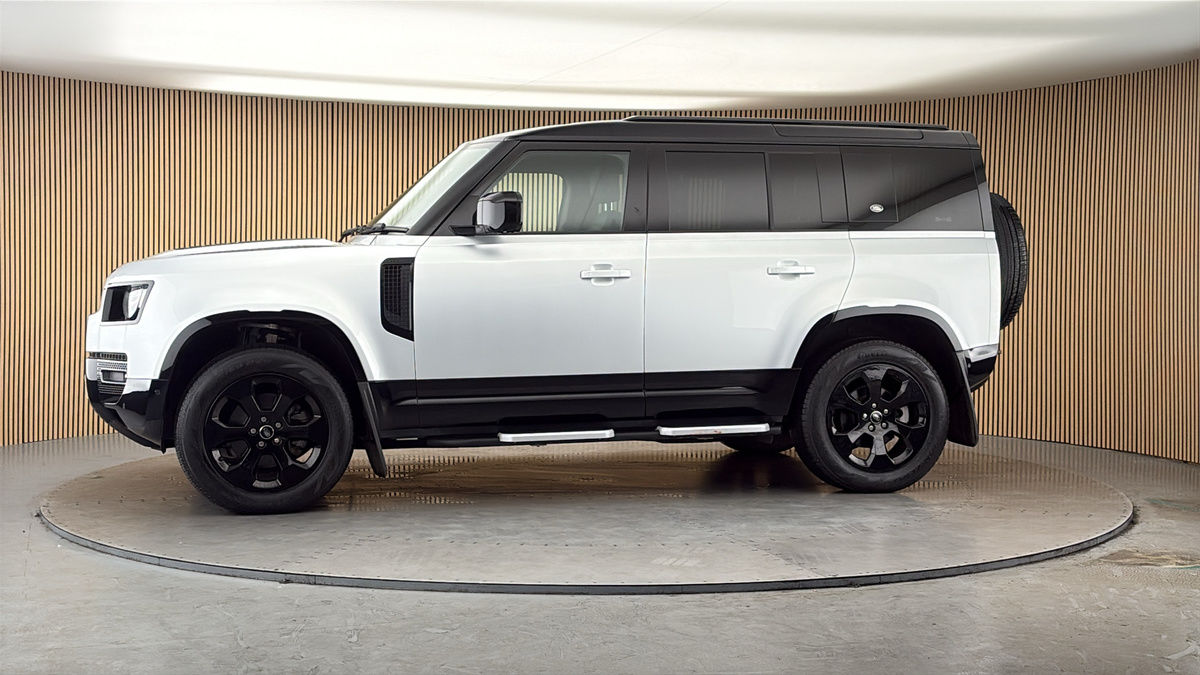 More views of Land Rover Defender 110
