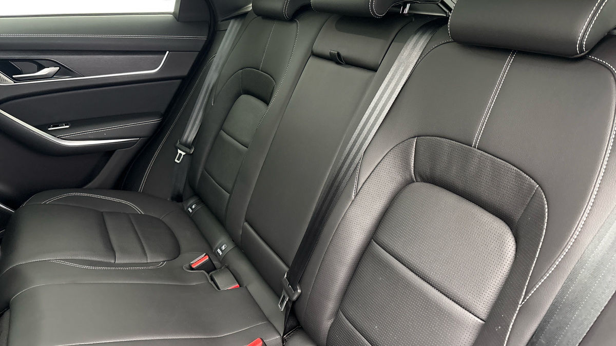 Jaguar F-PACE Image 8