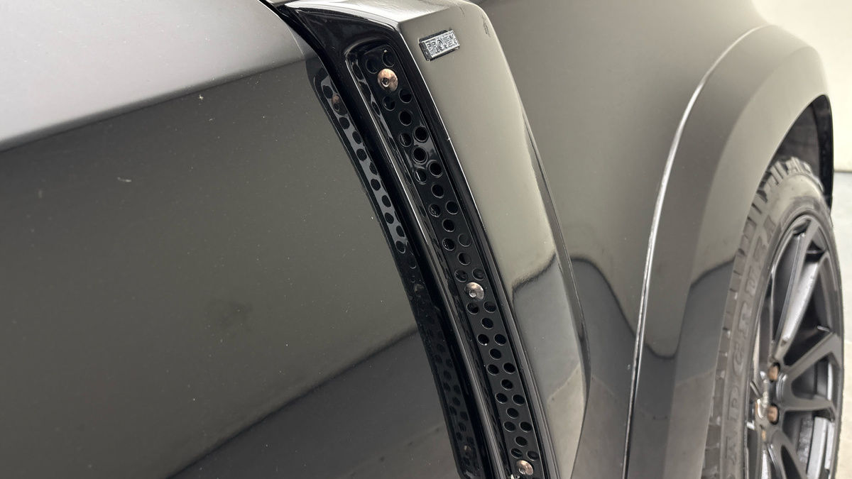 Land Rover Defender 110 Image 27