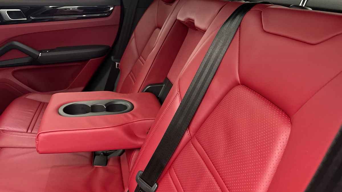 Porsche Cayenne Image 9