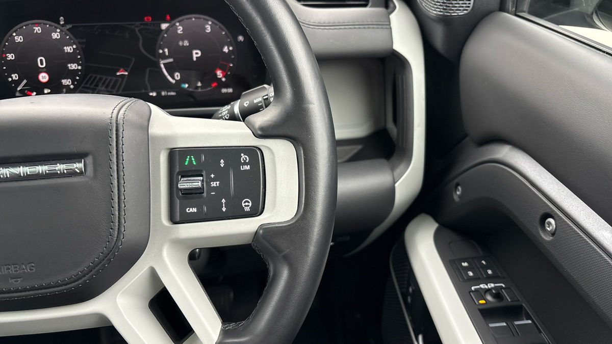 Land Rover Defender 110 Urban Image 14