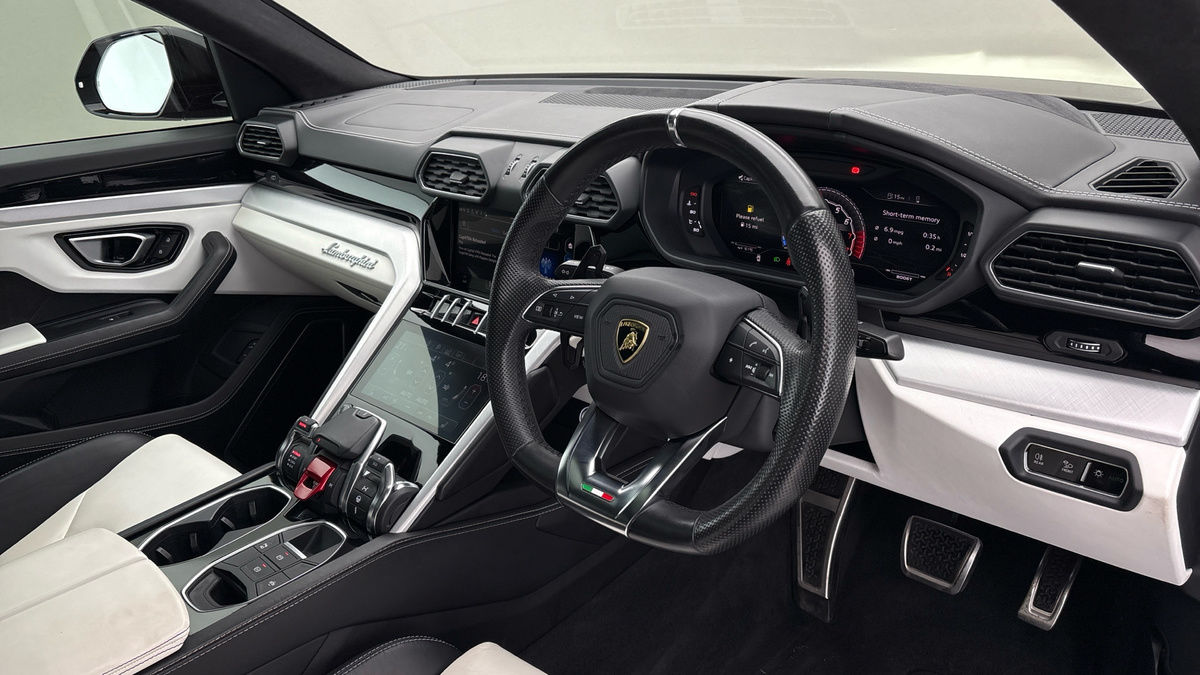 Lamborghini Urus Image 5