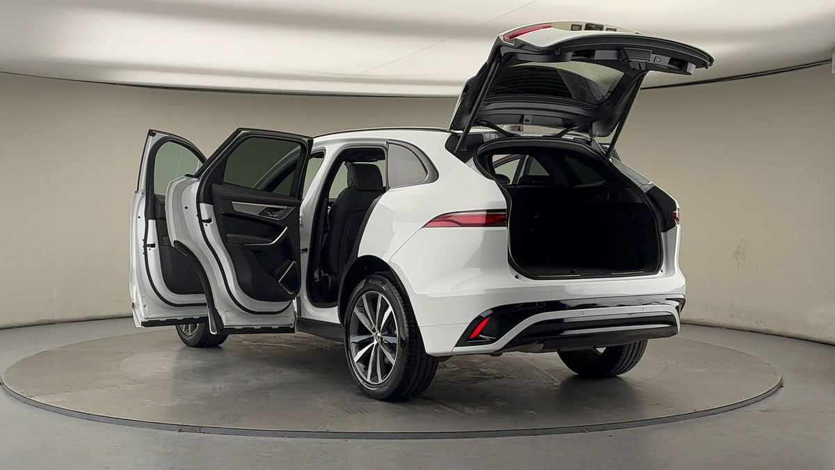 Jaguar F-PACE Image 23