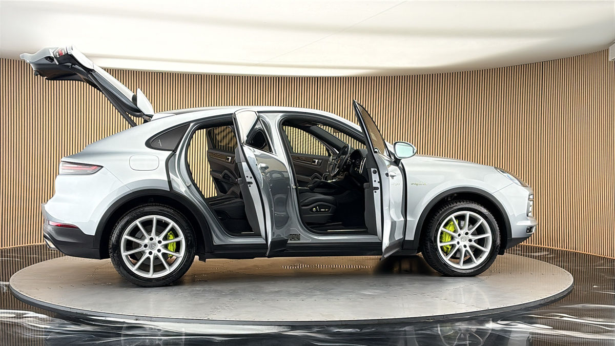 More views of Porsche Cayenne