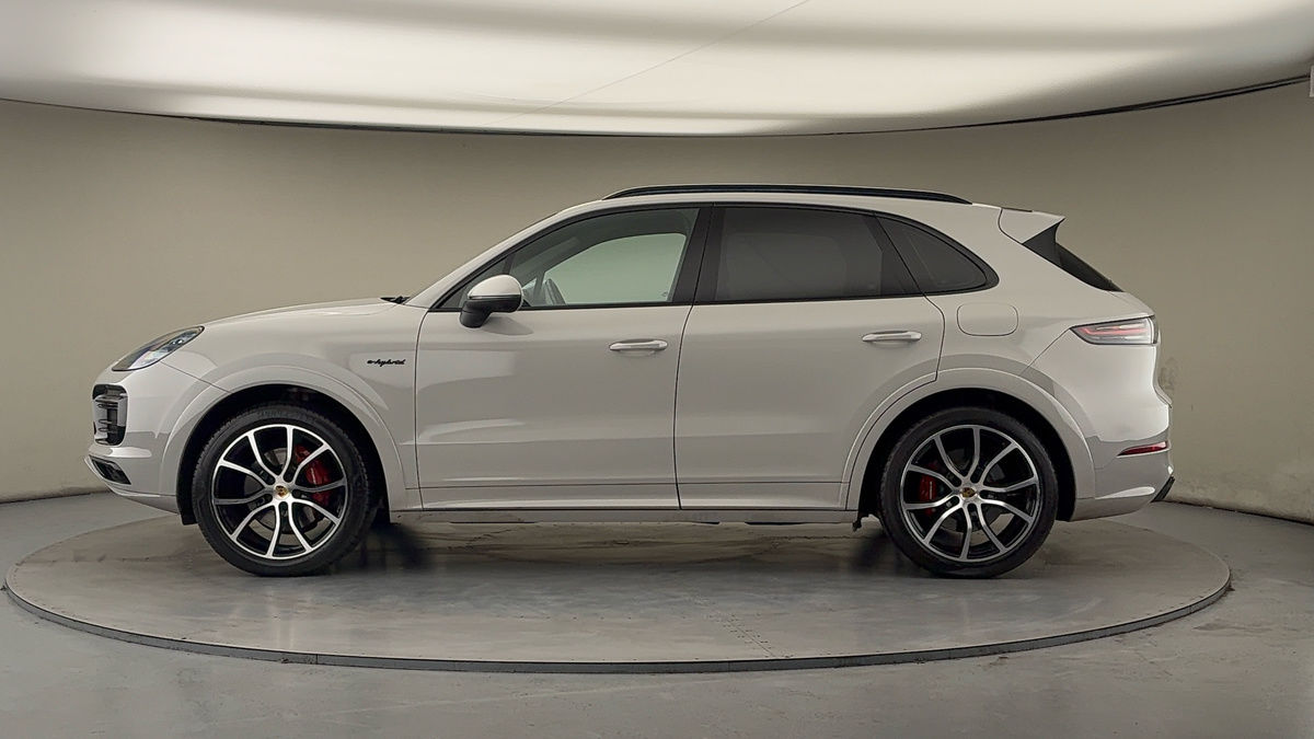 Porsche Cayenne Image 15