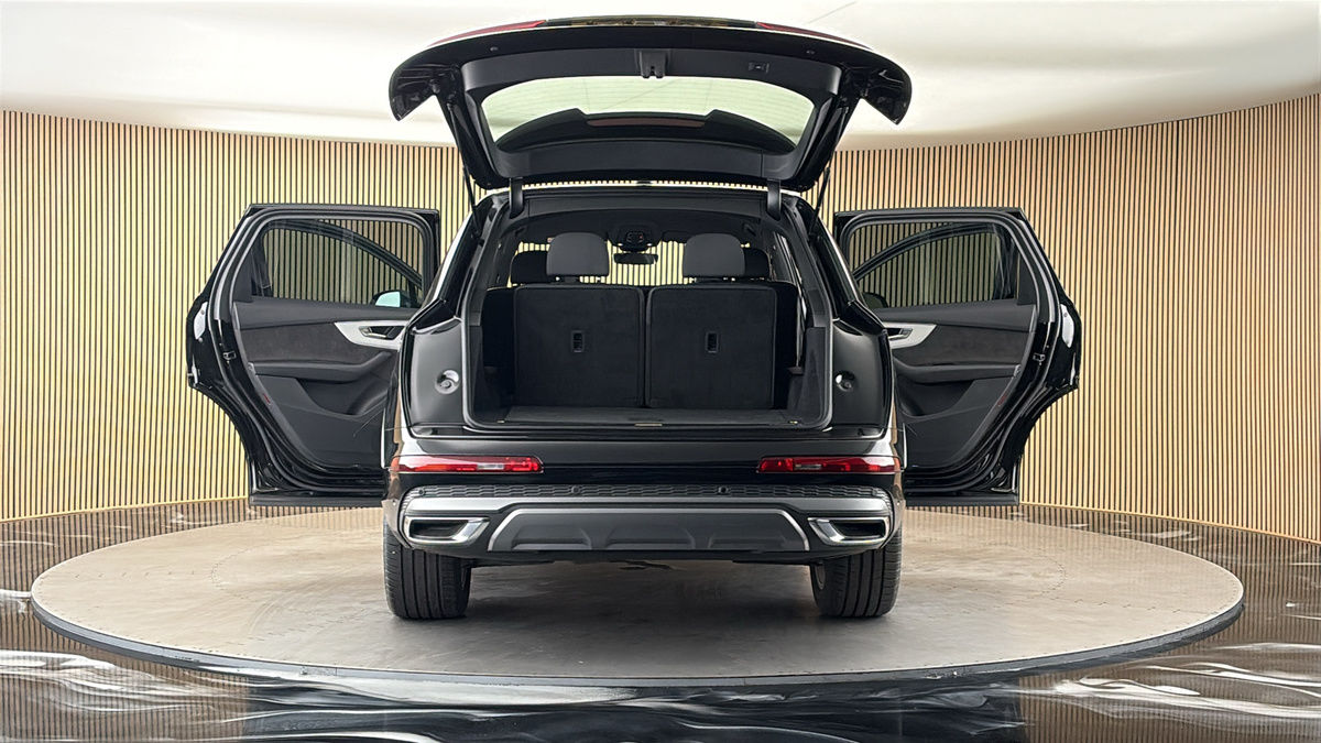 More views of Audi Q7