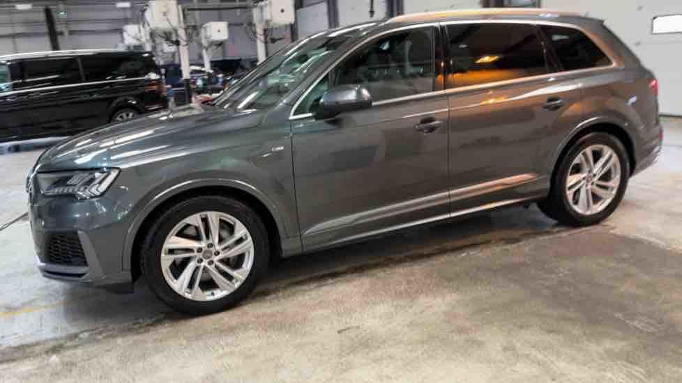 More views of Audi Q7