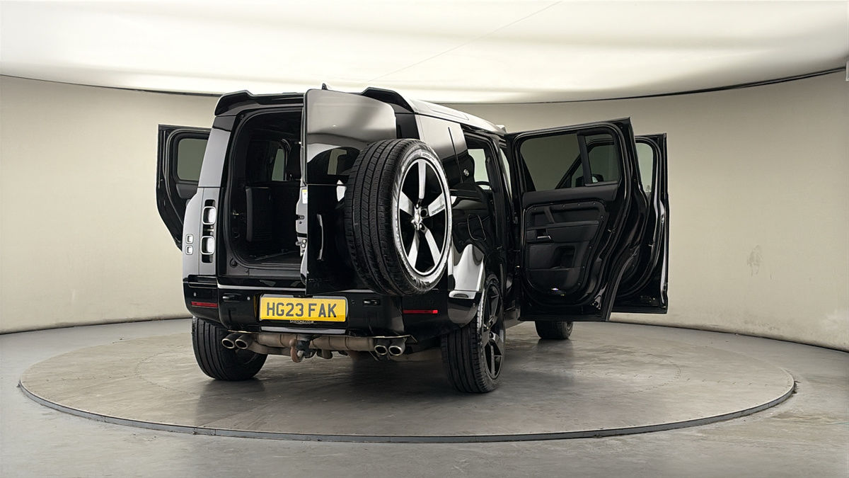 More views of Land Rover Defender 110