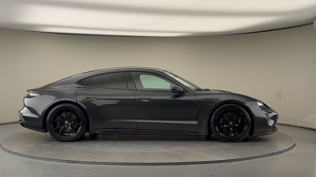 Porsche Taycan Image 16