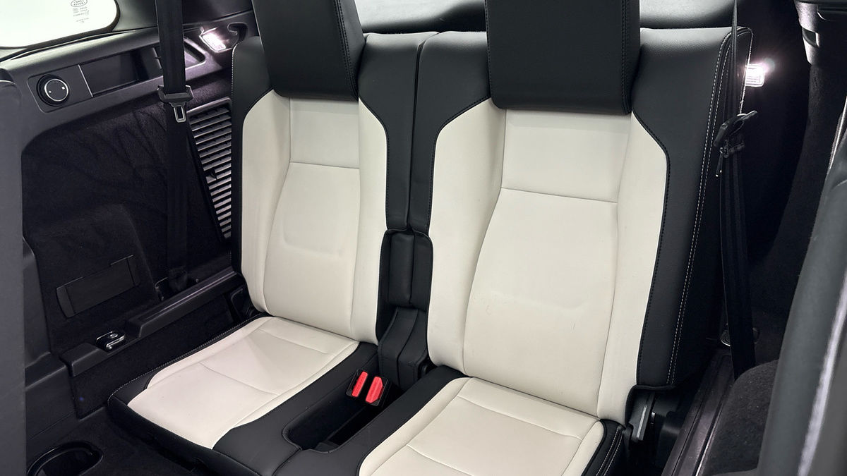 Land Rover Discovery Sport Image 25