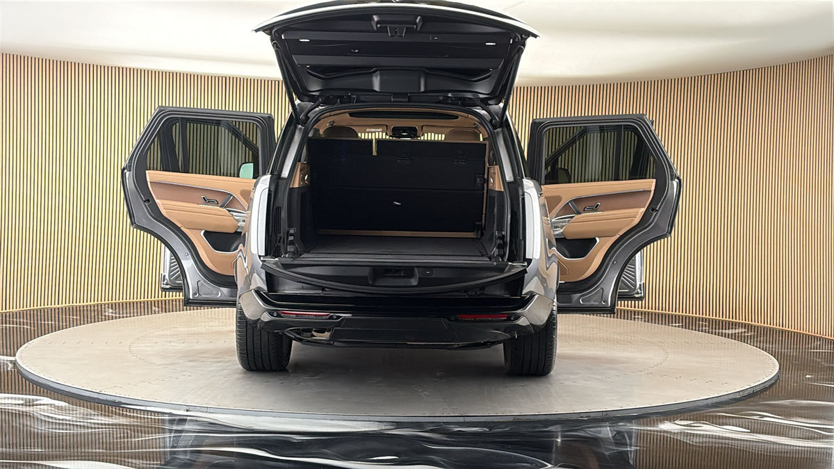 More views of Land Rover Range Rover