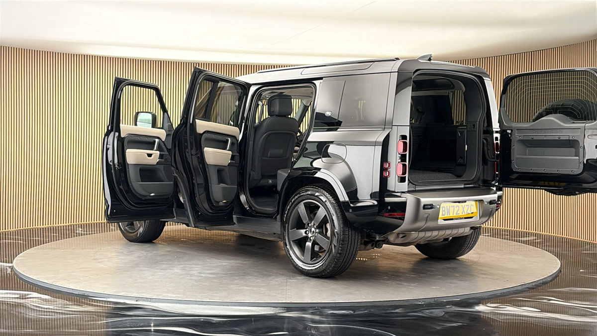 More views of Land Rover Defender 110
