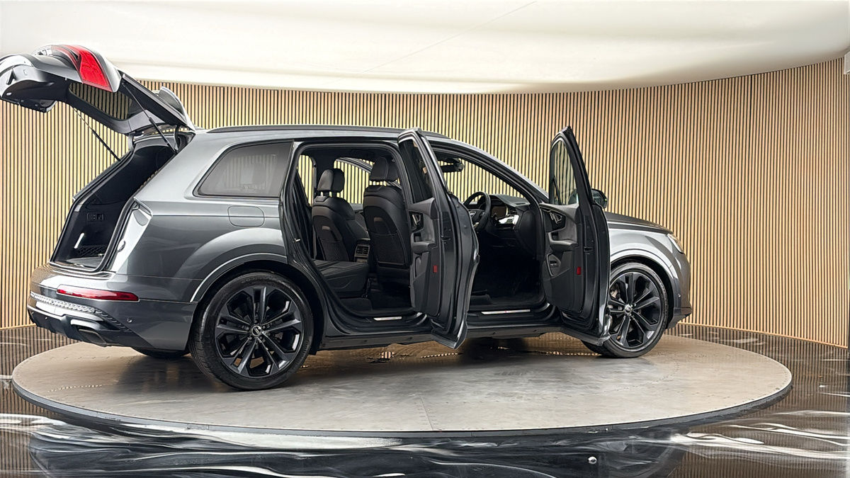 More views of Audi Q7
