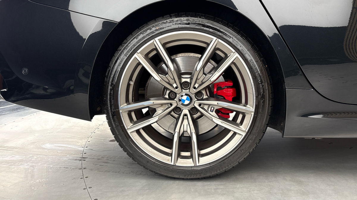 BMW 3 Series Image 10