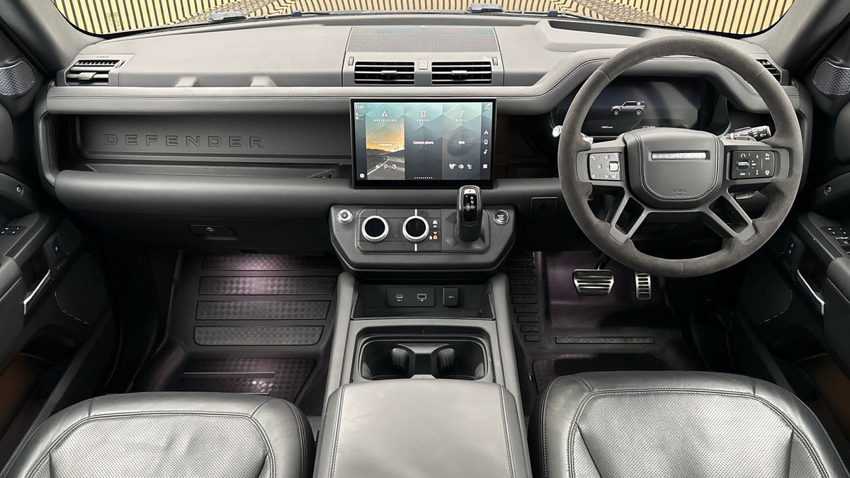 Land Rover Defender 110 Image 12