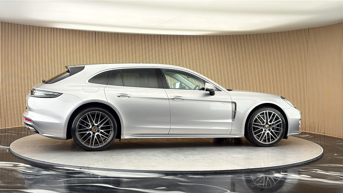 More views of Porsche Panamera