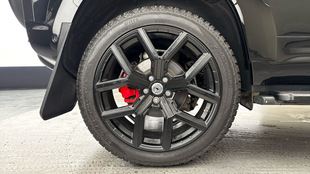 Land Rover Defender 110 Urban Image 20