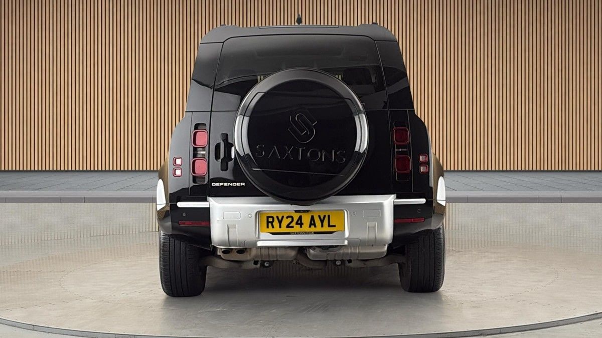 Land Rover Defender 110 Image 4