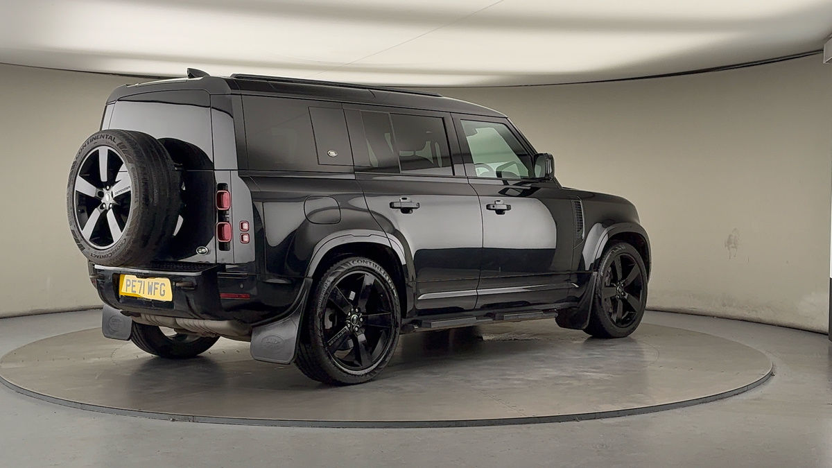 Land Rover Defender 110 Image 21