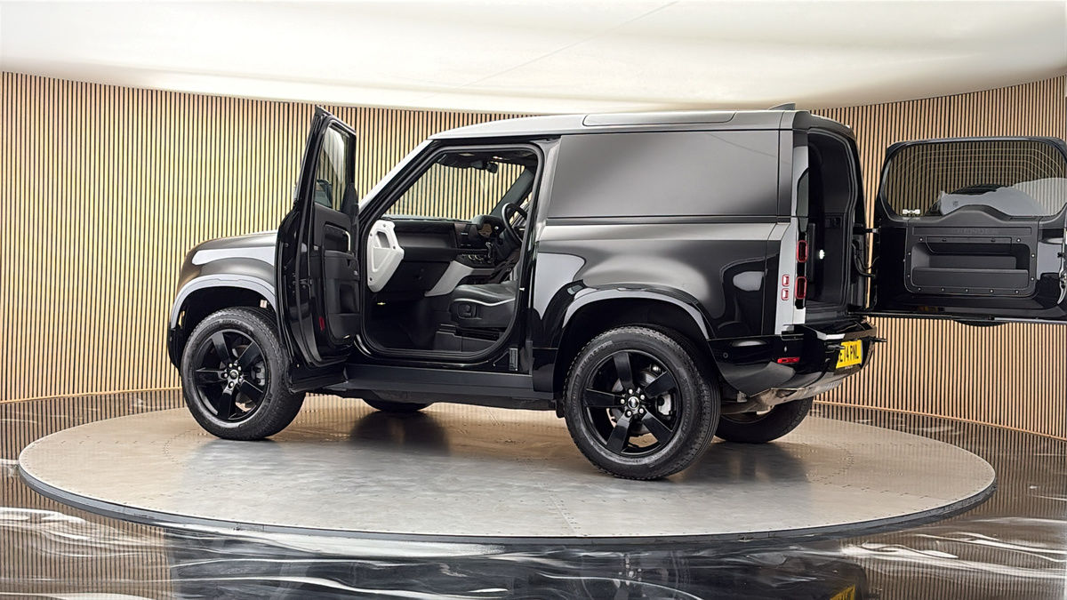 More views of Land Rover Defender 90