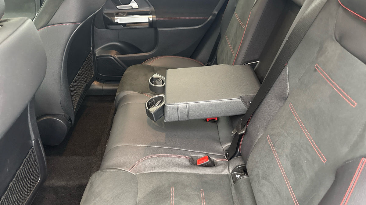 Mercedes-Benz GLB Image 9