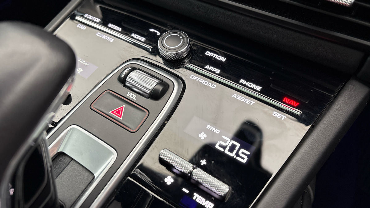 Porsche Cayenne Image 27