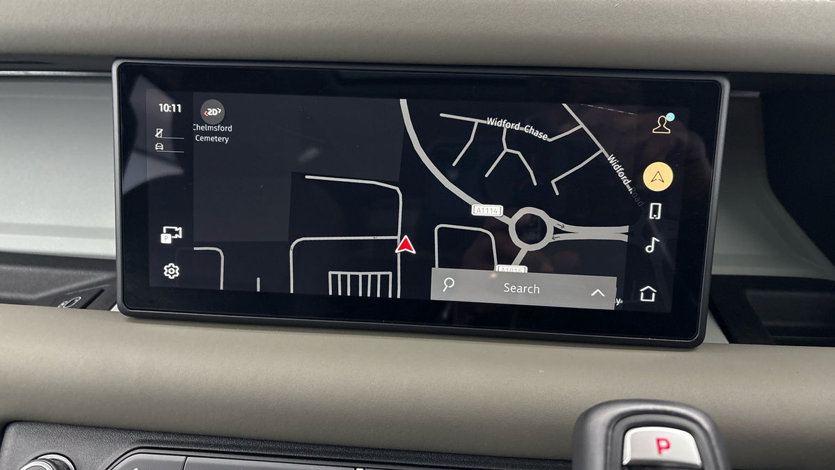 Land Rover Defender 110 Image 17