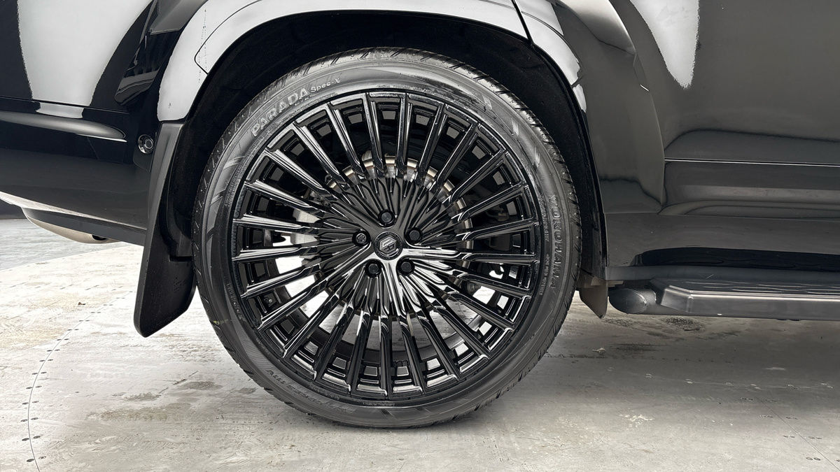 Land Rover Defender 130 Urban Image 10