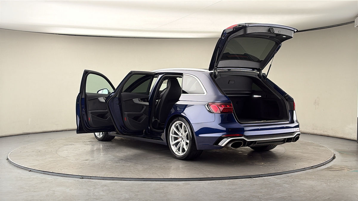 Audi RS4 Avant Image 23