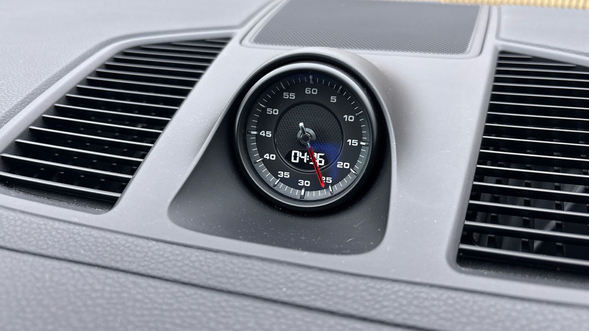 Porsche Cayenne Image 26