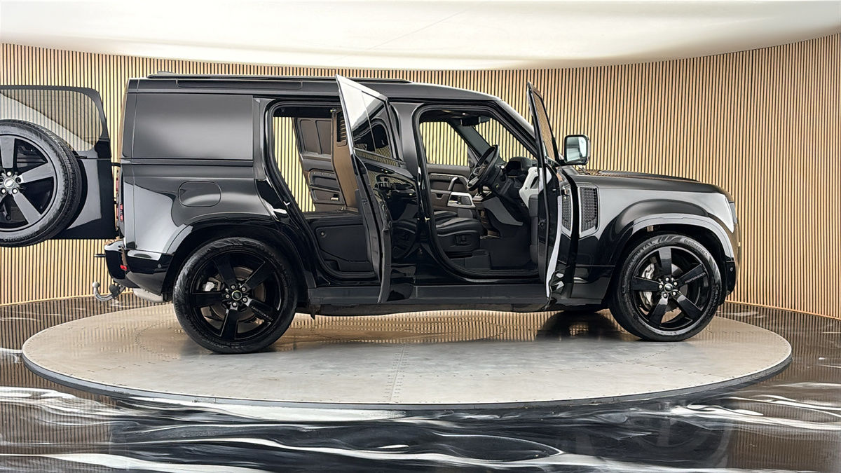 More views of Land Rover Defender 110