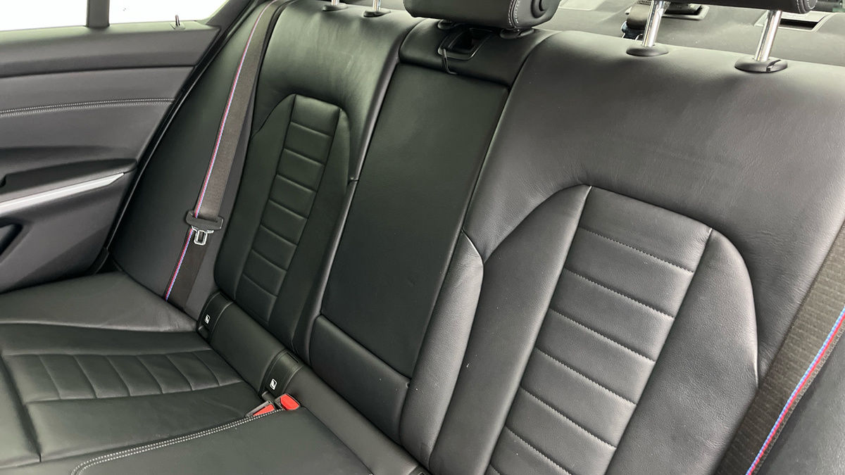 BMW 3 Series Image 8