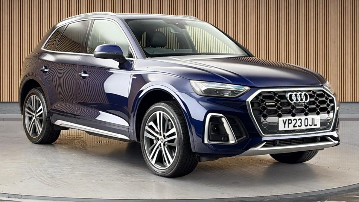 Audi Q5 Sticky Header Image