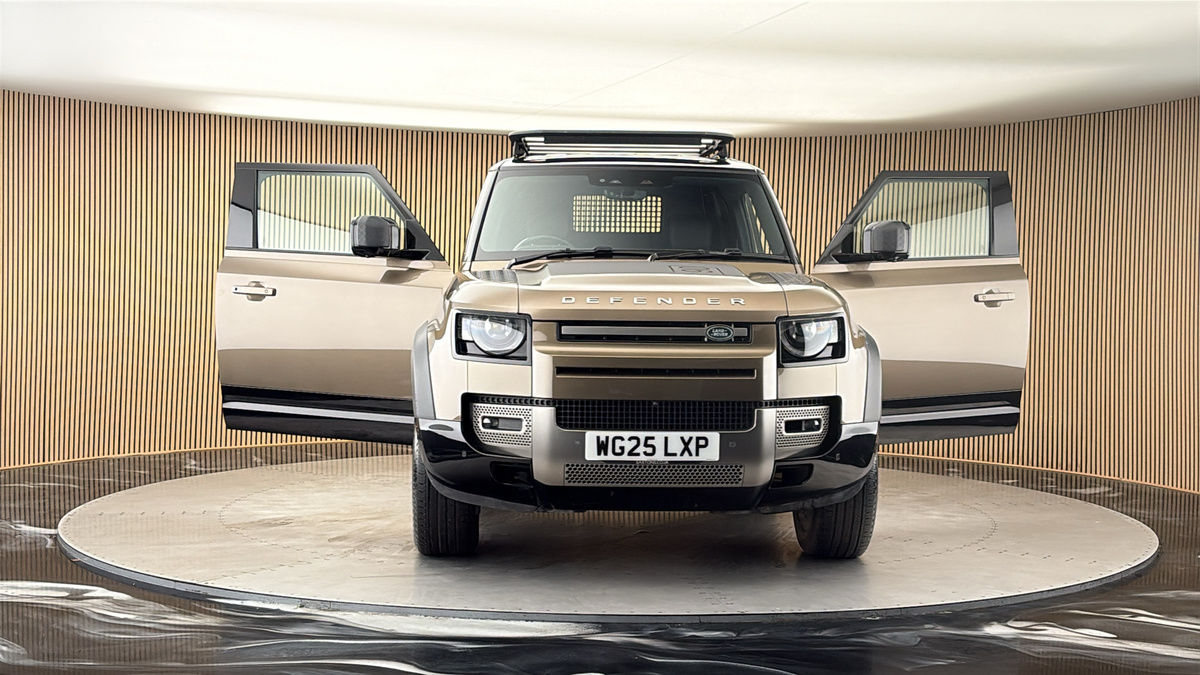 More views of Land Rover Defender 90