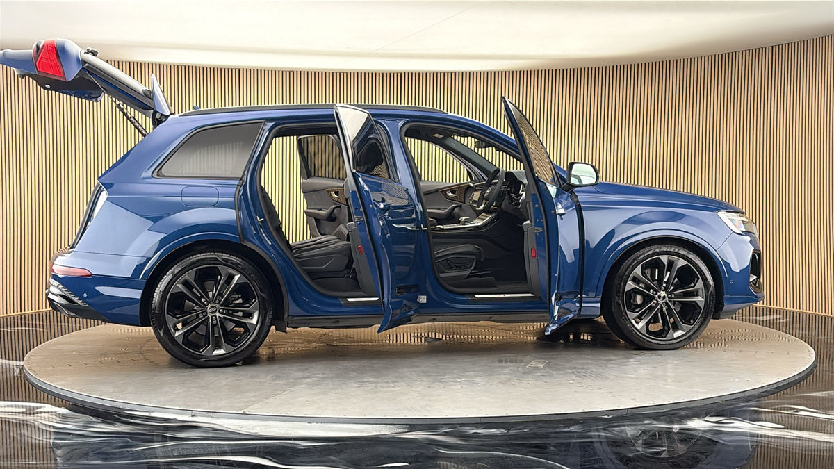 More views of Audi Q7