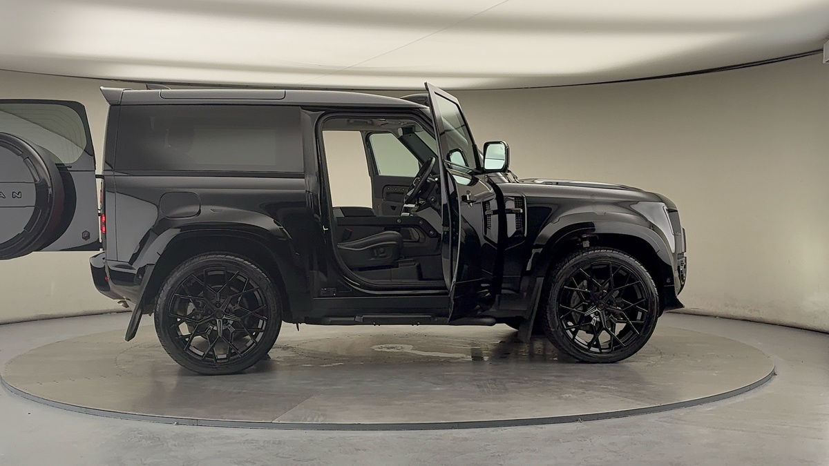 More views of Land Rover Defender 90