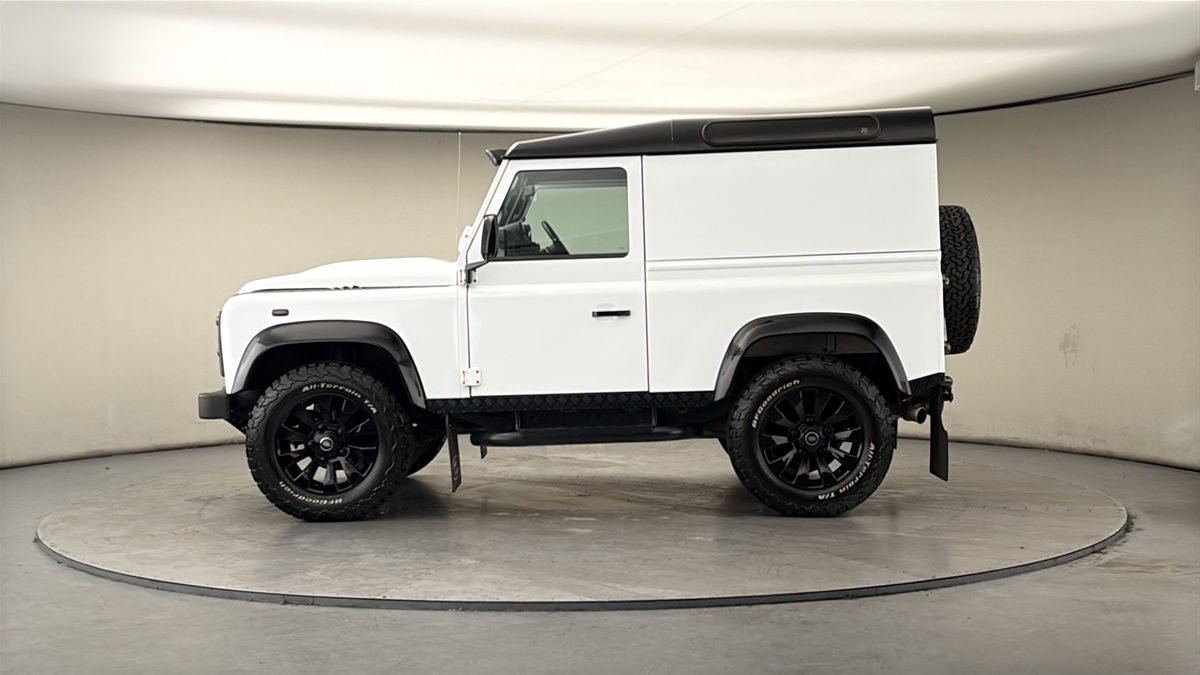 Land Rover Defender 90 Image 15