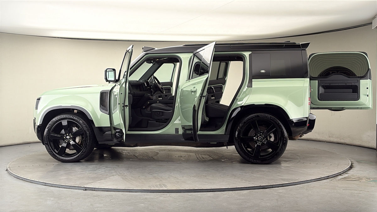 More views of Land Rover Defender 110